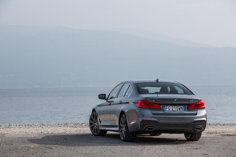  BMW 530d xDrive Sedan M Sport 2017 года  (WW) (фото 16 из 41)